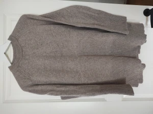 85%ull 10% kashmir  - Finns i Frölunda alt skickas  Bra använt skick (Hund och katt finns i hemmet)