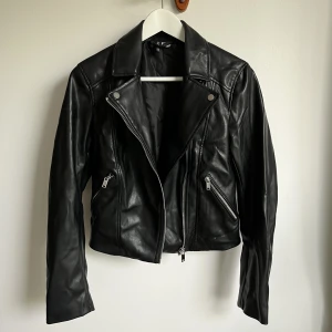 Skinnjacka  - Skinnjacka hel och ren! 