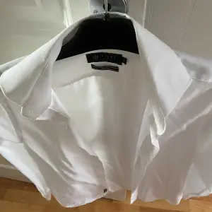 Basic vit skjorta