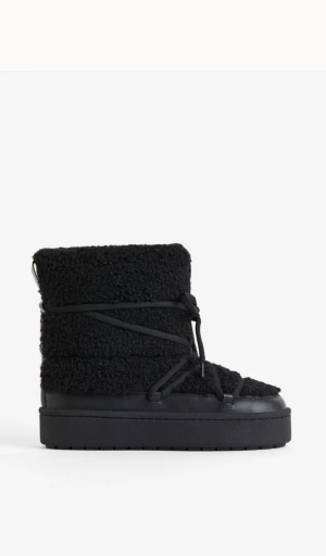 Varmfodrade vinter skor - Hej!! Säljer mina fina och varma vinterskor som ja inte har användning av pågrund av att storleken är för stor. Är som nya inte mycket använd. Nypris:500 mitt pris 250  Pris kan diskuteras. Passar även folk som har storlek 37