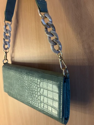 Väska - En ljusgrön väska i toppen skick!