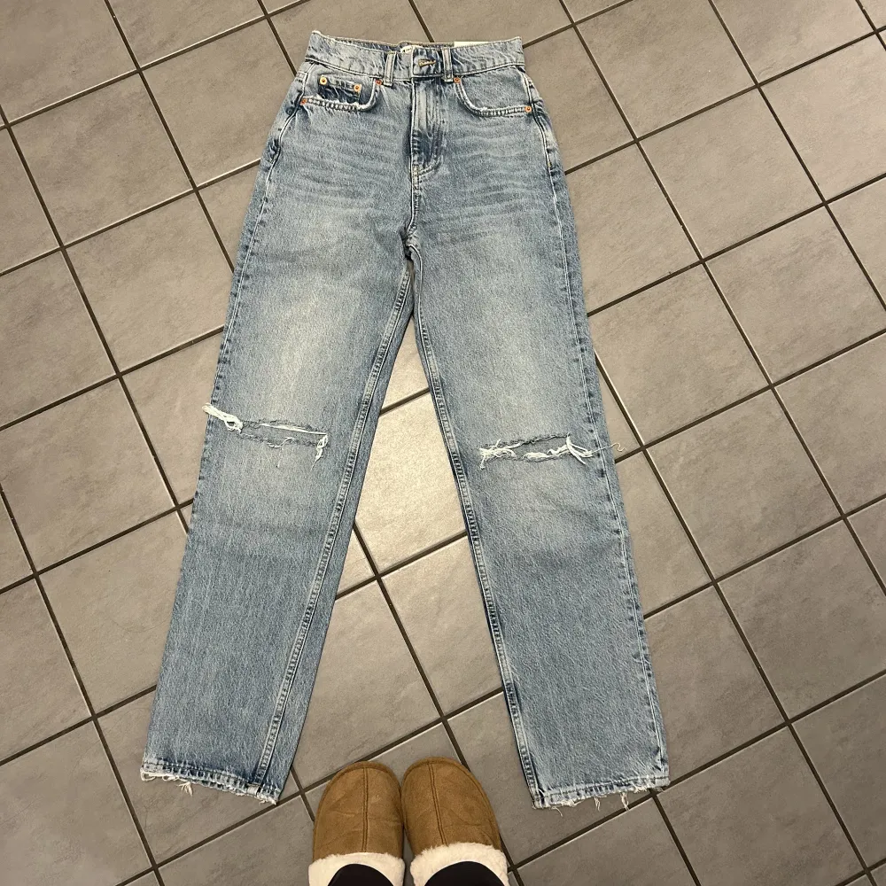 High waist jeans från Gina tricot, aldrig använda! Storlek 32💞. Jeans & Byxor.
