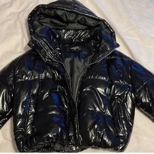 Jacka - Säljer denna jackan för den används aldrig, använt den 2 gånger. 