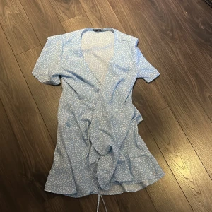 Klänning  - Jättefin klänning från shein. Aldrig använd då den inte passade. Köparen står för frakten😊