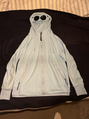 CP company hoodie - Skön CP company hoodie. Storlek Large. Nästan helt ny men det finns inga synbara fel.
