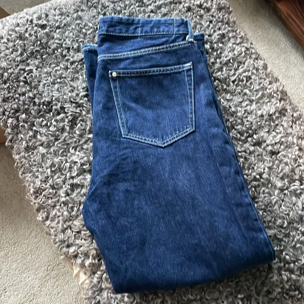 Ett par hm jeans i gott skick och riktigt fin färg, strl w:32 l:32 Skriv om ni har vidare frågor!. Jeans & Byxor.