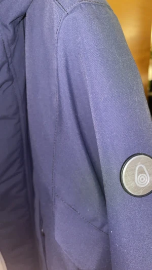 Sail Racing Parka  - Sail Racing Parka  Väldigt bra skick (typ oanvänd)  Köptes för nåt år sen   Nypris : 5000kr  Storlek M 