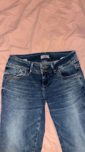 LTB jeans storlek 28/32 - Jättesnygga Lågmidjade LTB-jeans 