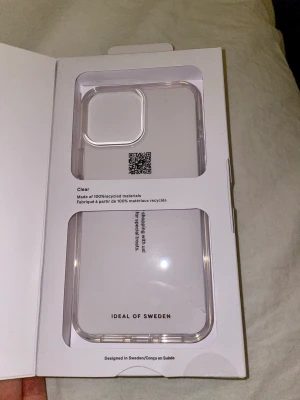 Mobilskal iPhone  - Helt oanvänt, genomskinligt mobilskal (råkade köpa fel) från Ideal of Sweden. För iPhone 12 Pro max och 13 Pro max.