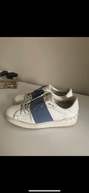 Valentinoskor  - Intressekoll på mina valentinoskor då jag är lite osäker om jag vill sälja dom.  St 38  Använda men ändå fint skick  