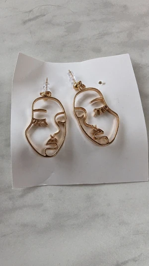 Nya örhängen  - Oanvända 