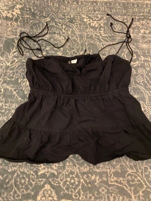 Gulligt linne  - I bra skick bara lite skrynklig men kan tvätta innan jag postar! ❤️passar XS-S