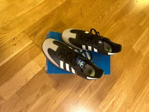 Samba Vegan sneakers - Endast testade 10/10 skick. Black & grey samba vegan sneakers, kommer med box. 