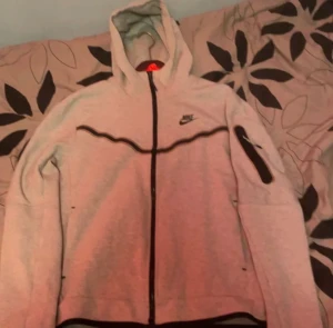 Nike tech grå - Nike tech nästan ny 