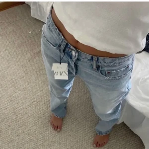Zara jeans - (inte mina bilder!) säljer dessa snygga zara jeans som jag köpte på Plick men som inte passade mig🤍