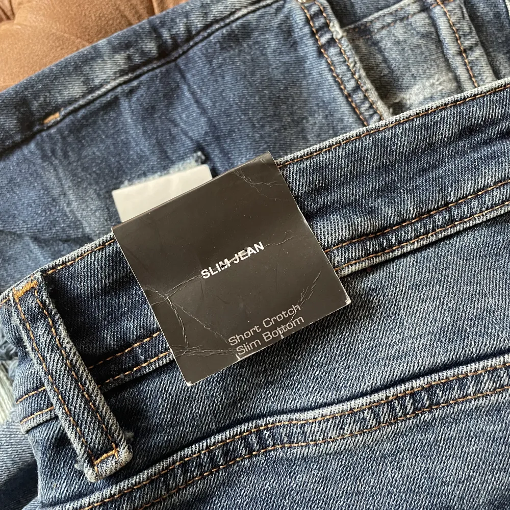 Säljer Dsquared Jeans billigt helt nya 1:1 storlek 33 . Jeans & Byxor.
