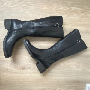 Stövlar 38 - Snygga stövlar från Gabor i nyskick  Läder Nypris 2000 Mitt pris 600