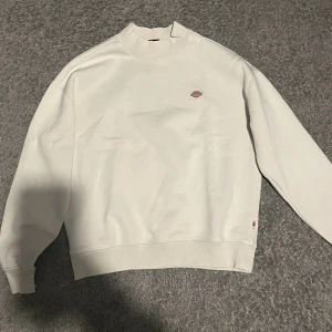 Tröja - Jättefin dickieströja/sweater! Ljusbeige färg, nyskick😊