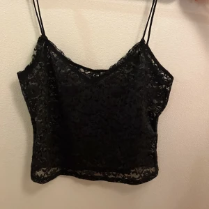 Spets linne - Jätte fint spets linne från h&m använd 1 gång.