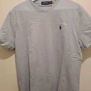 Ralph Lauren T-shirt - Oanvänd i storlek M.