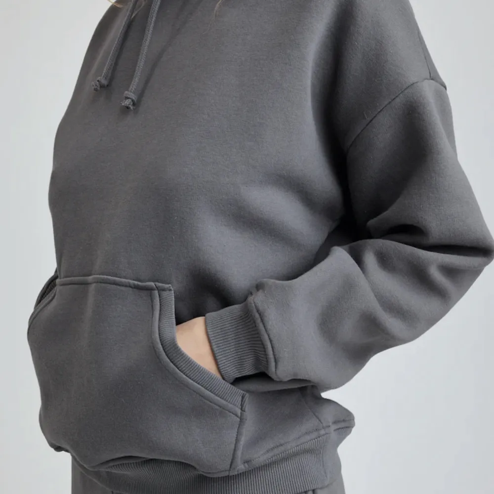 Säljer denna sköna och snygga hoodie för att den inte kommer till någon användning. Den är i bra skick och skriv för fler bilder. Tryck gärna på köp nu💕Nypris 400kr. Hoodies.