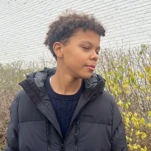 Två negrar till salu - Hejsan jag säljer mina slavar då dem jobbar för dåligt dem har bra egenskaper bra på göra blowjob en av dem är jätte svarta .