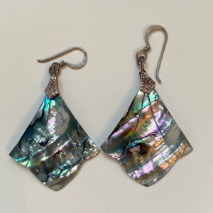 Örhängen  - Vintage örhängen med abalone snäckskal och silverkrokar  925