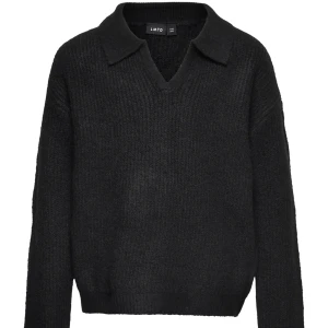 Lmtd tröja - Säljer denna stickade tröja. Jättefin men tyvär för stor. Trendig och går jättebra till alla byxor! Nypris 200/250.