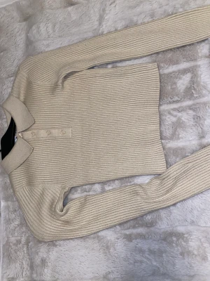 Tröja  - Oanvänd tröja ifrån NA-KD