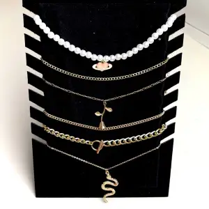 Säljer nu dessa super fina halsbanden! Helt nya, alltså inte använda! Frakt tillkommer 17kr❗️ Priser och längderna ser ni på andra bilden! 😍