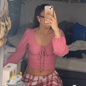 Tröja - En liten finare tröja. Aldrig använt.