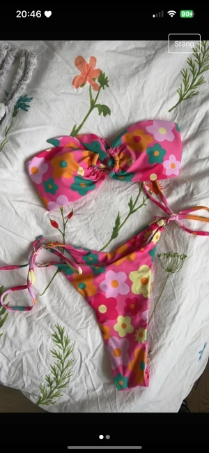 Blommig bikini - Köpt från SHEIN, Aldrig använd!! 