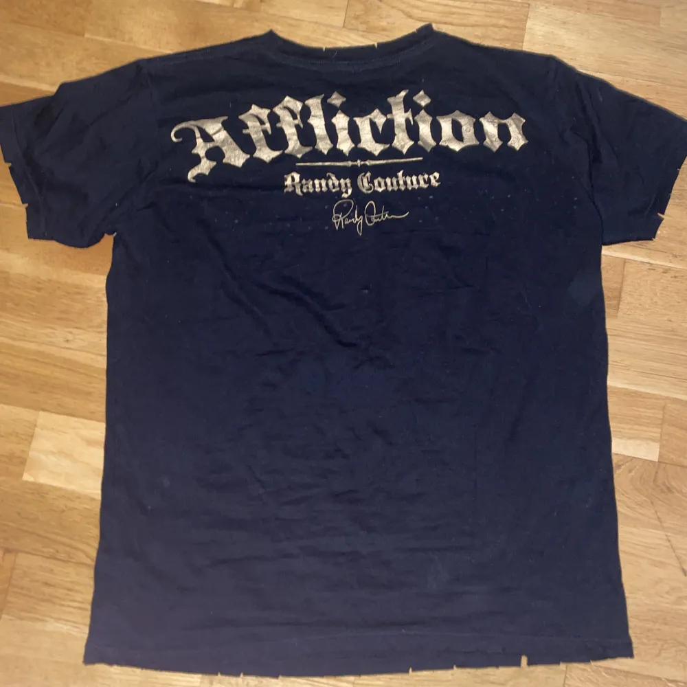 Affliction T-shirt Med Rhinestones So much Pain😂. T-shirts.