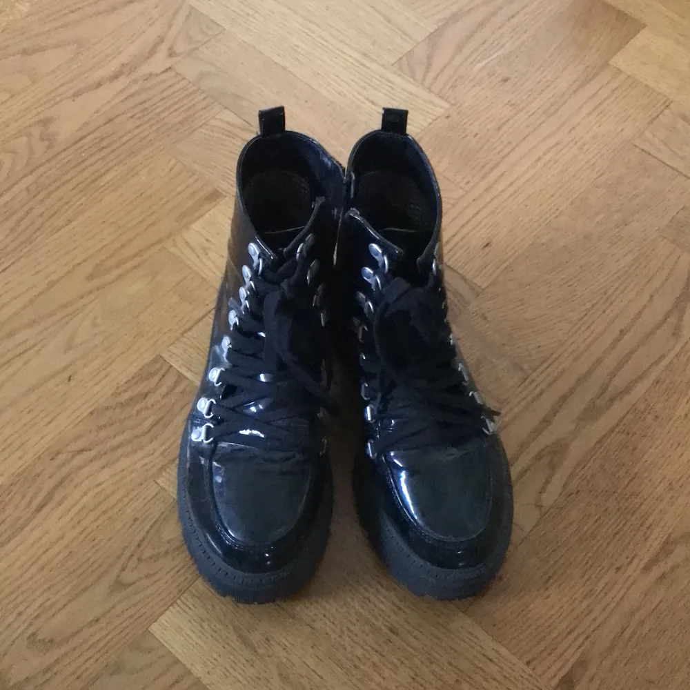 Ett par boots från london från next.. Skor.