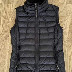 Parajumpers väst  - Parajumpers väst i superskick. 