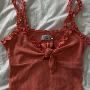 Linne - Jättefina linnen från Pamela x na-kd. Det korallfärgade är helt nytt och har lappen kvar, det blåa har använda ett fåtal gånger. Storlek S. Köp 1 för 70 eller båda för 100