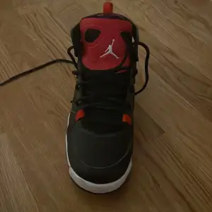 Jordan,sköna,röda,svarta,basketskor