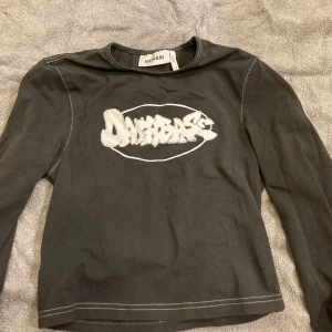 Tröja från Weekday - Använd ett fåtal gånger. Mycket bra skick!