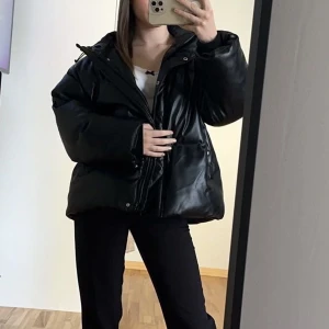 Jacka - Så snygg och varm skinnjacka🤍 Köpt för 1 500kr