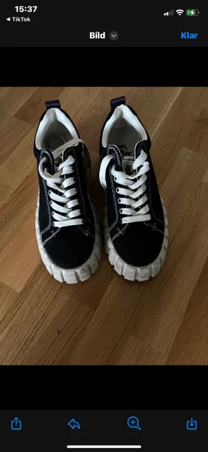 Skor - Hej! Säljer ett par jättesnygga Eytys strl 40, använda Max 3 gånger jättebra skick. Köpt för 1900kr 💕 Säljer pga för stora💕