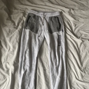 Hoodrich byxor  - Ny pris 700 mitt pris 200. Säljer eftersom jag bytt stil
