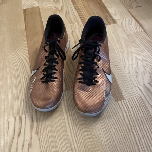 Nike Air Zoom Mercurial Superfly 9 Academy IC Generation - Brun - Små på mig. Pris kan sänkas!