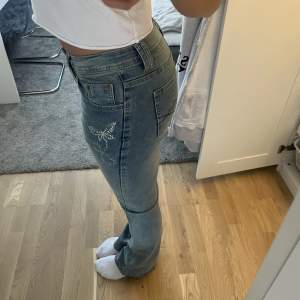 Så snygga lågmidjade bootcut jeans!! Passar S