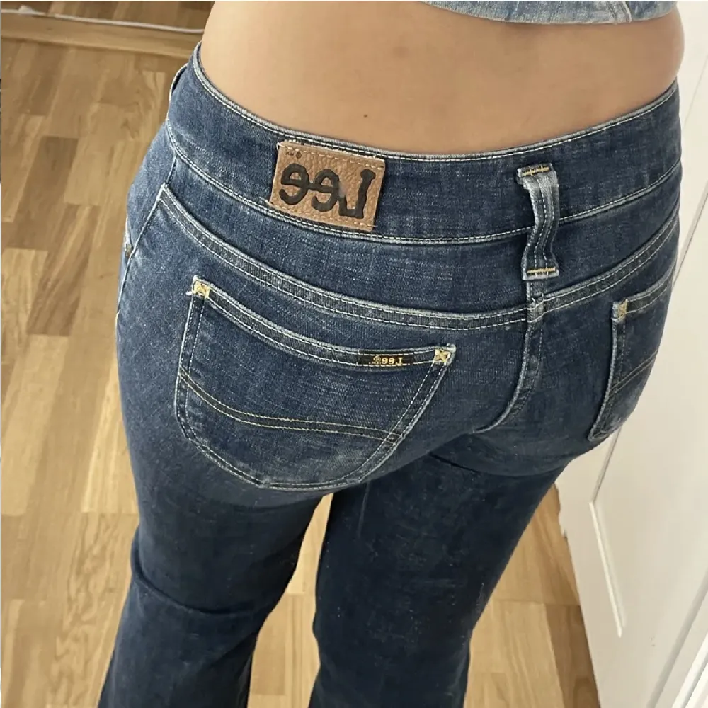 Jättesnygga Lee lågmidjade bootcutjeans!. Farkut & Housut.