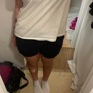 Bomullsshorts  - Mysiga och fina svarta bomullshorts 💕 kan användas som pyjamas eller till vardags , man kan även vika ner dom då de är resor i midjan 💕