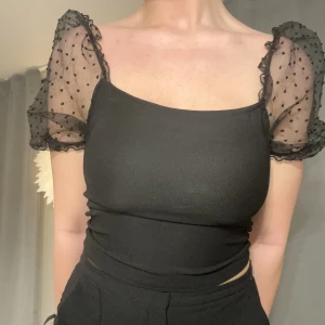 Söt festtopp - Superfin svart topp från NewYorker, storlek S! Stretchigt material