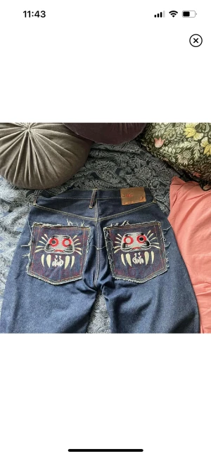 Rmc jeans  - Baggy skitsnygga jeans Lånade bilder från hon jag köpte dom av, aldrig använda av mig säljer för dom inte satt som jag ville. Sudda till lågmidjade och lite insydda i midjan 300kr använd gärna köp nu 