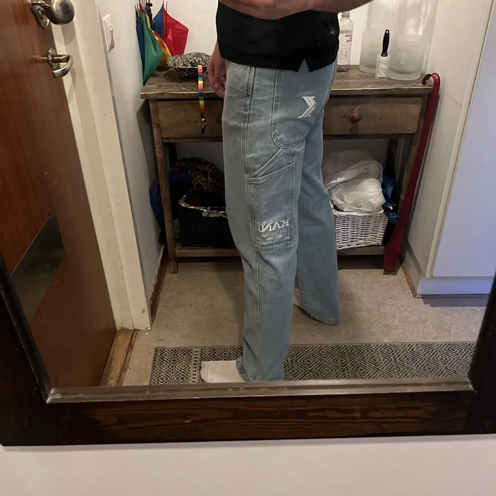 Unika men snygga jeans som jag växt ifrån i storlek. De var en av mina favorit jeans. Nypris 700-800kr. Fortfarande i bra skick. Pm vid intresse eller mer info. . Jeans & Byxor.