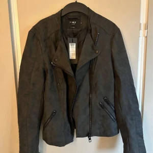 Svart mocka jacka only  - Mockajacka aldrig använd