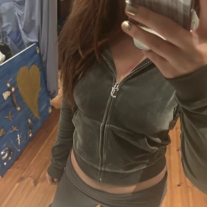 Juicy tröja - Hej💗säljer den här jätte fina juicy tröjan då den inte kommer till användning,är i ny skick. Pris kan diskuteras💗